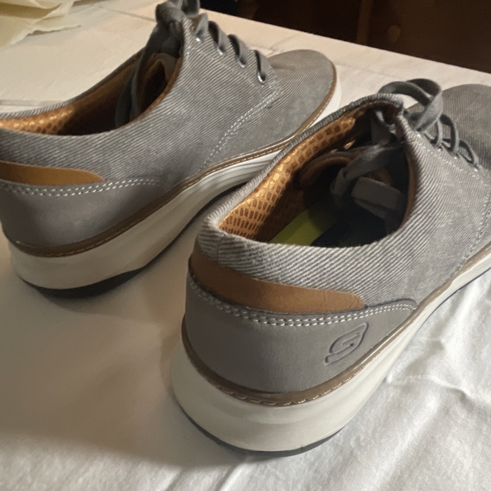 SKECHERS Classic Fit Memory Foam Gray Canvas Lace-Up Sneaker Men's US 10 EU 43